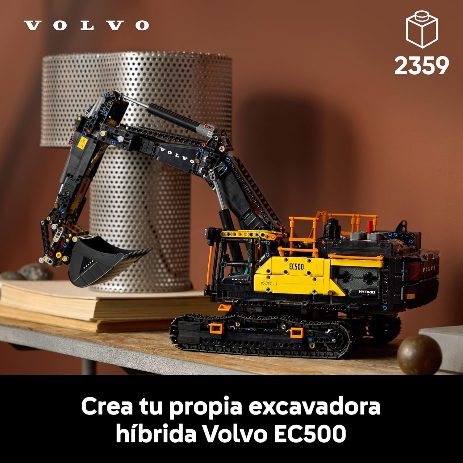 Vista en detalle de la increíble maquinaria y diseño del LEGO Technic Volvo EC500 Excavator (42215)
